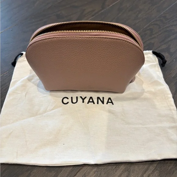 Cuyana Medium Pink Travel Case - Picture 3 of 10